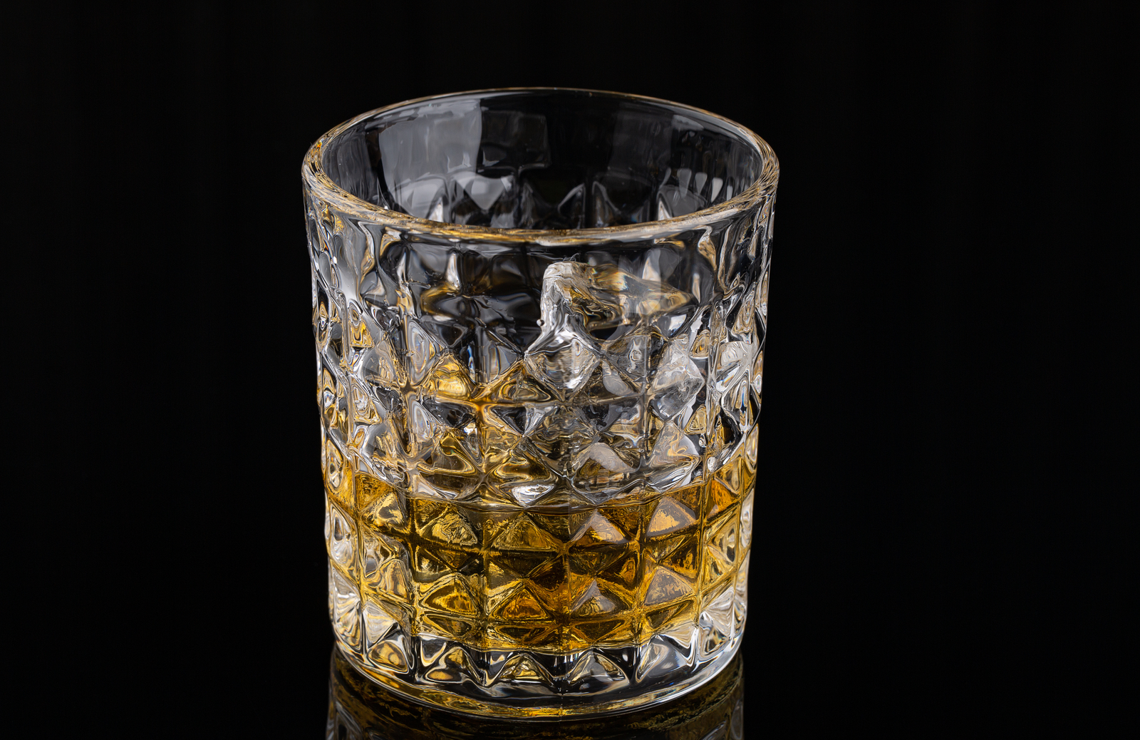 Diamond-Cut Tumbler Glass